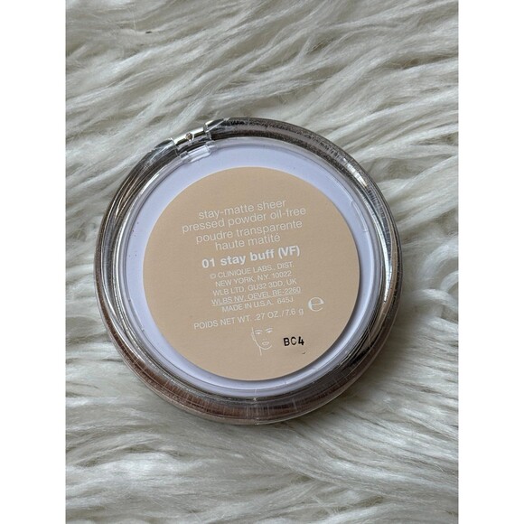 Clinique Stay Matte Sheer Pressed Powder Foundation 01 Stay Buff - Picture 9 of 11